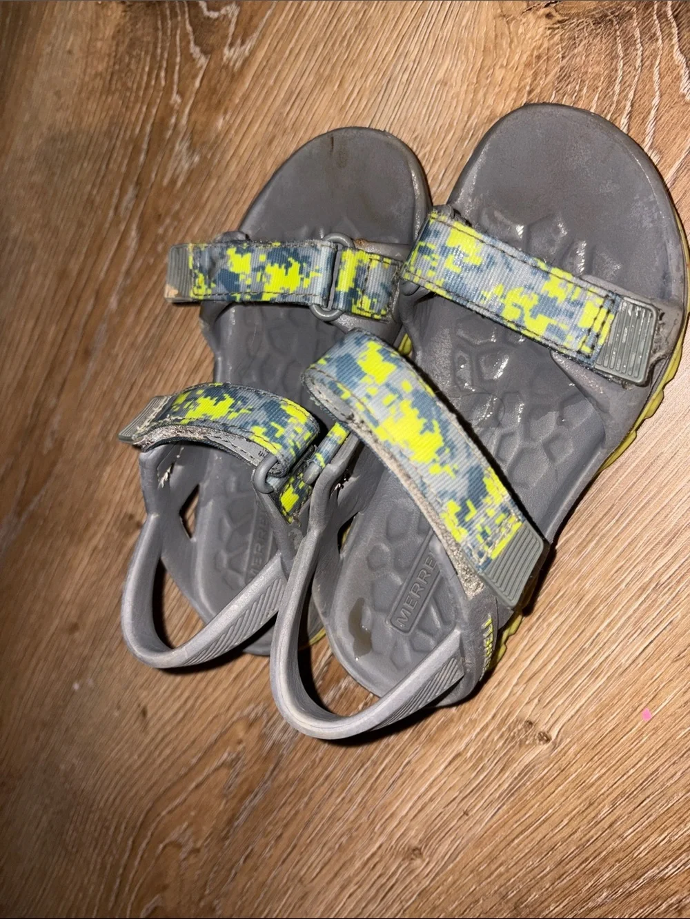 OFFERS OPEN! Boys kids Merrell Kids Gray Sandals w Yellow Camo Straps like chaco
